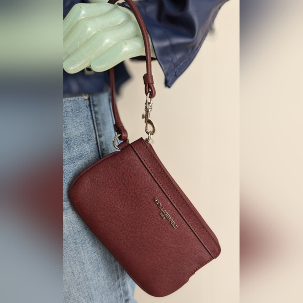Wristlet